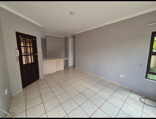 3 BEDROOM TOWNHOUSE FOR SALE IN VANDERBIJLPARK SE 3